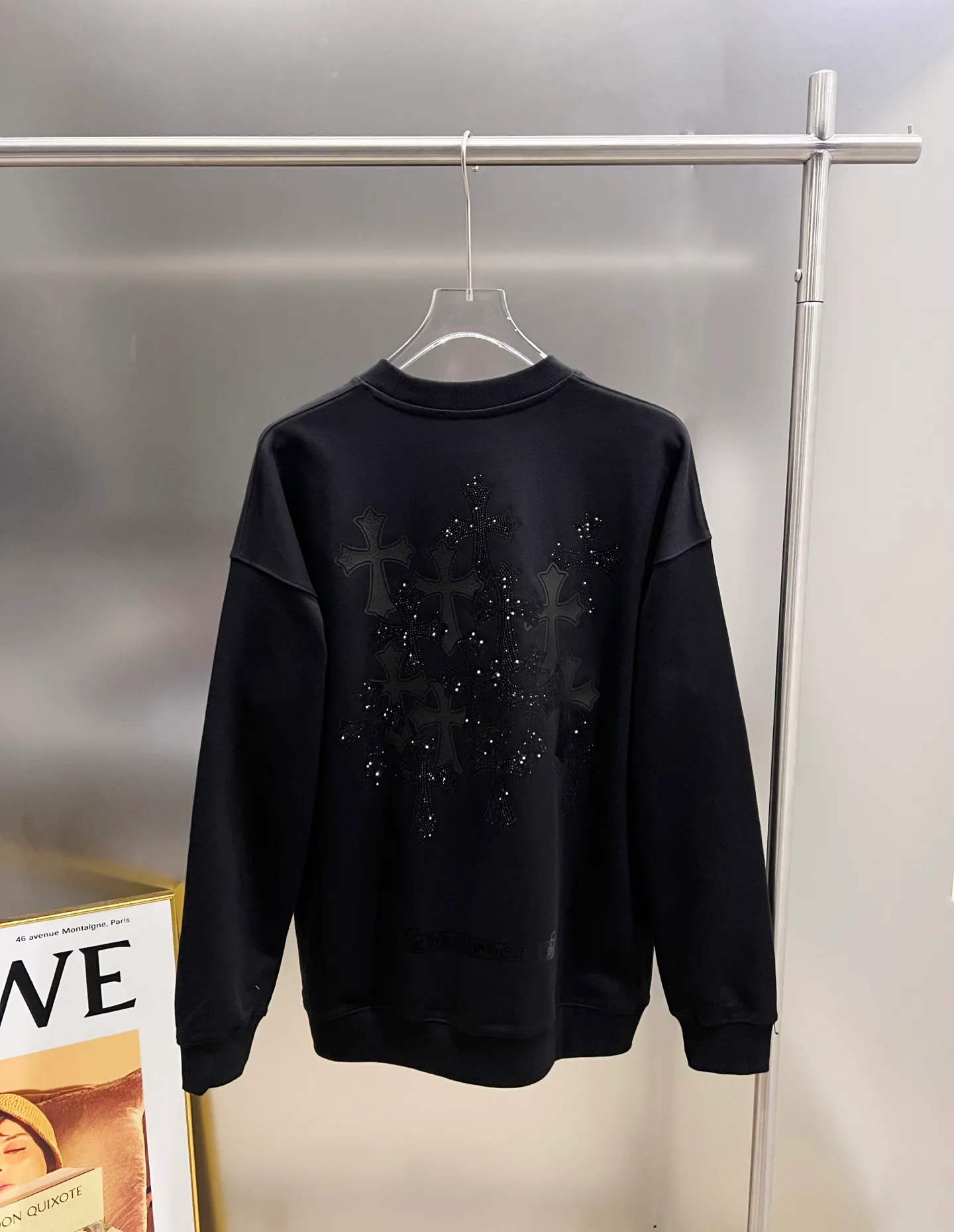 🅿️280 CH Crowe 2025 Autumn and Winter New Style Round Neck Long Sleeve Sweater Cross Patch Leather + Customized Hardware Metal Horseshoe Sanskrit Characters + Middle Eastern Australian Diamond Design Craftsmanship The real thing is great🔥Same style for men and women, loose version Size S M L XL XXL Five sizes Black White